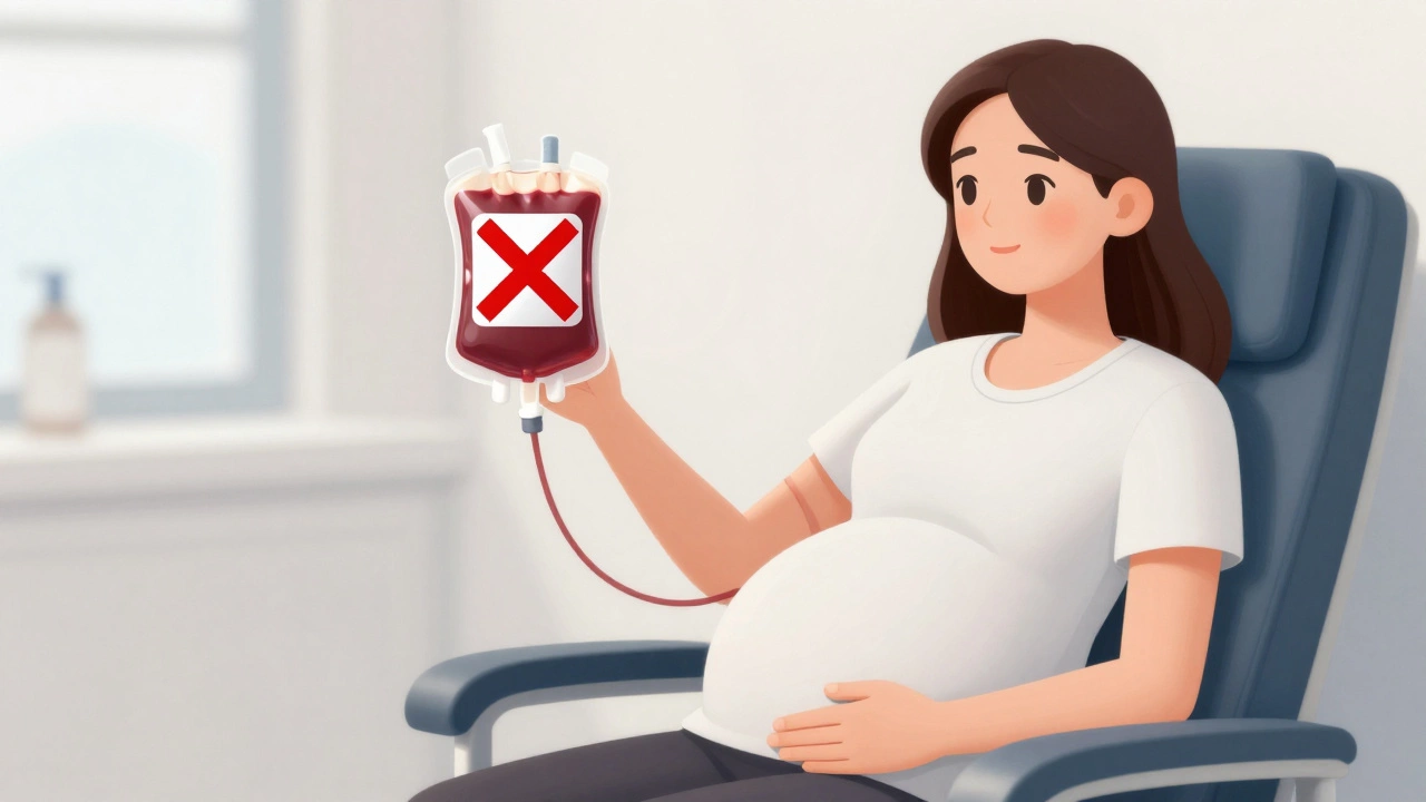Беременная женщина с запрещающим символом над сумкой для крови